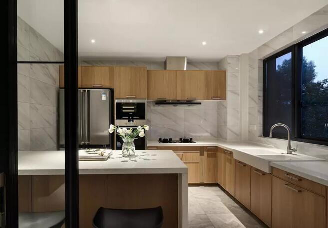 注意這四點(diǎn)，裝修出通透有序的廚房