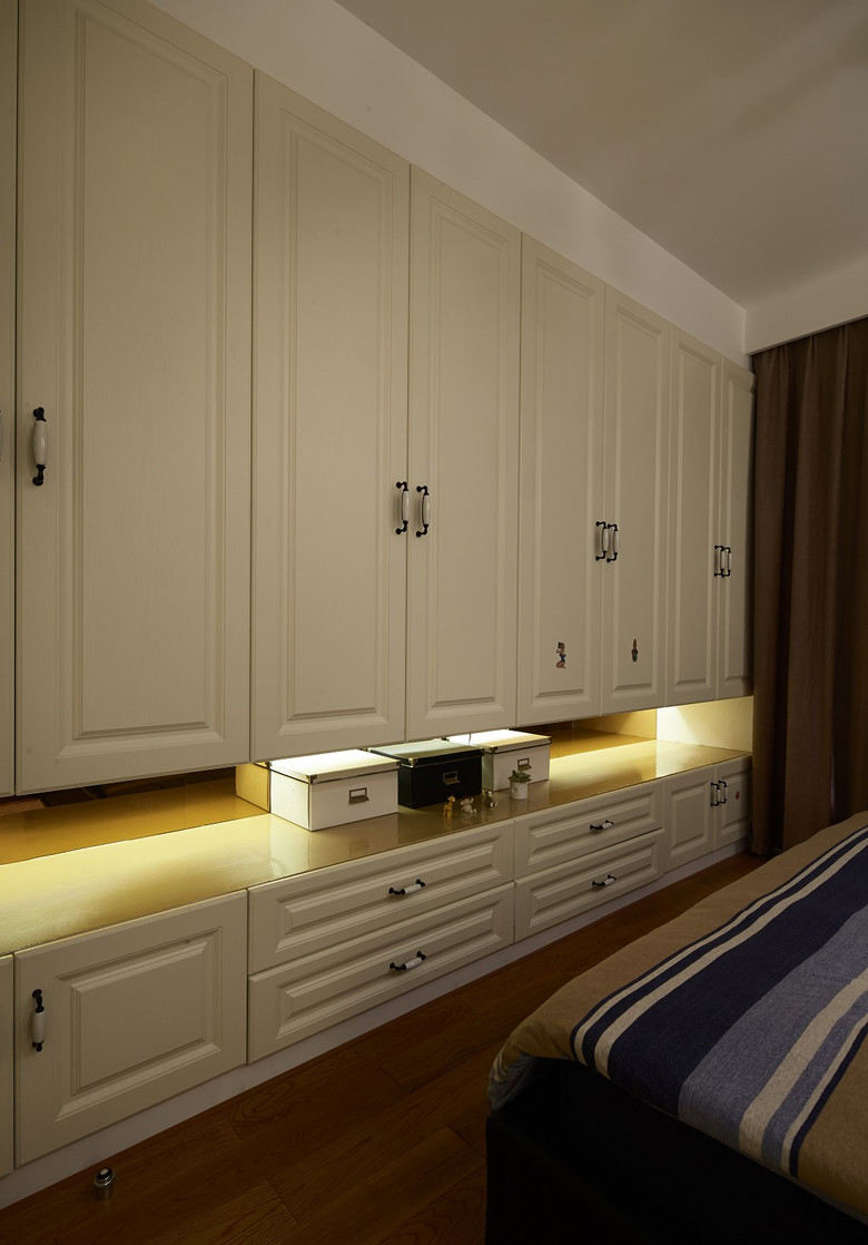 臥室衣柜設(shè)計(jì)案例，個(gè)性設(shè)計(jì)實(shí)用又好看！