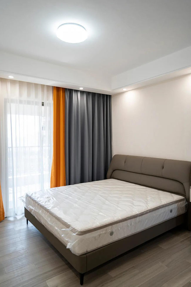 180平現(xiàn)代風(fēng)，黑白灰搭配出時(shí)尚的浪漫空間